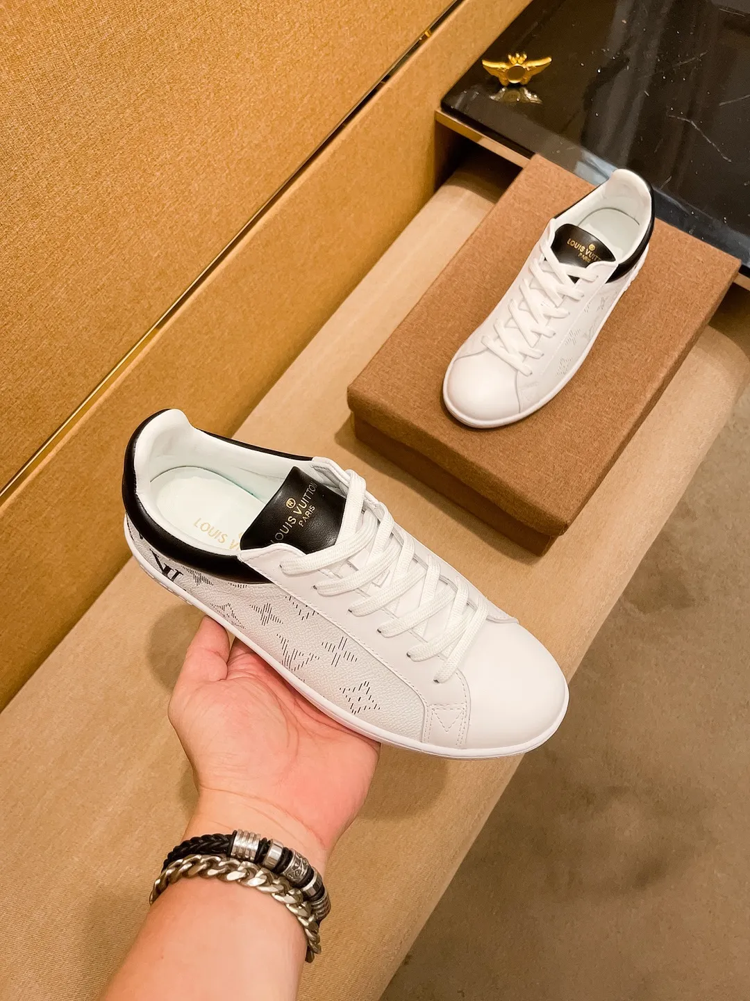 Men's shoes 💰 380💰🔥【LV】🔥 Louis Vuitton, high-end men's shoes brand, official website 1:1 latest masterpiece: the upper is made of Italian imported first-layer cowhide with a comfortable and breathable lining➕original non-slip and wear-resistant outsole🔥, making walking more convenient and comfortable! An exclusive new model, a stunning work, a beautiful 1:1 replica [color] compared to the official quality! Create a fashionable personality to set off your uniqueness! A must-have for trendy men! Classic🔥Size: 38-44 Color: 🔥Multiple colors available🔥